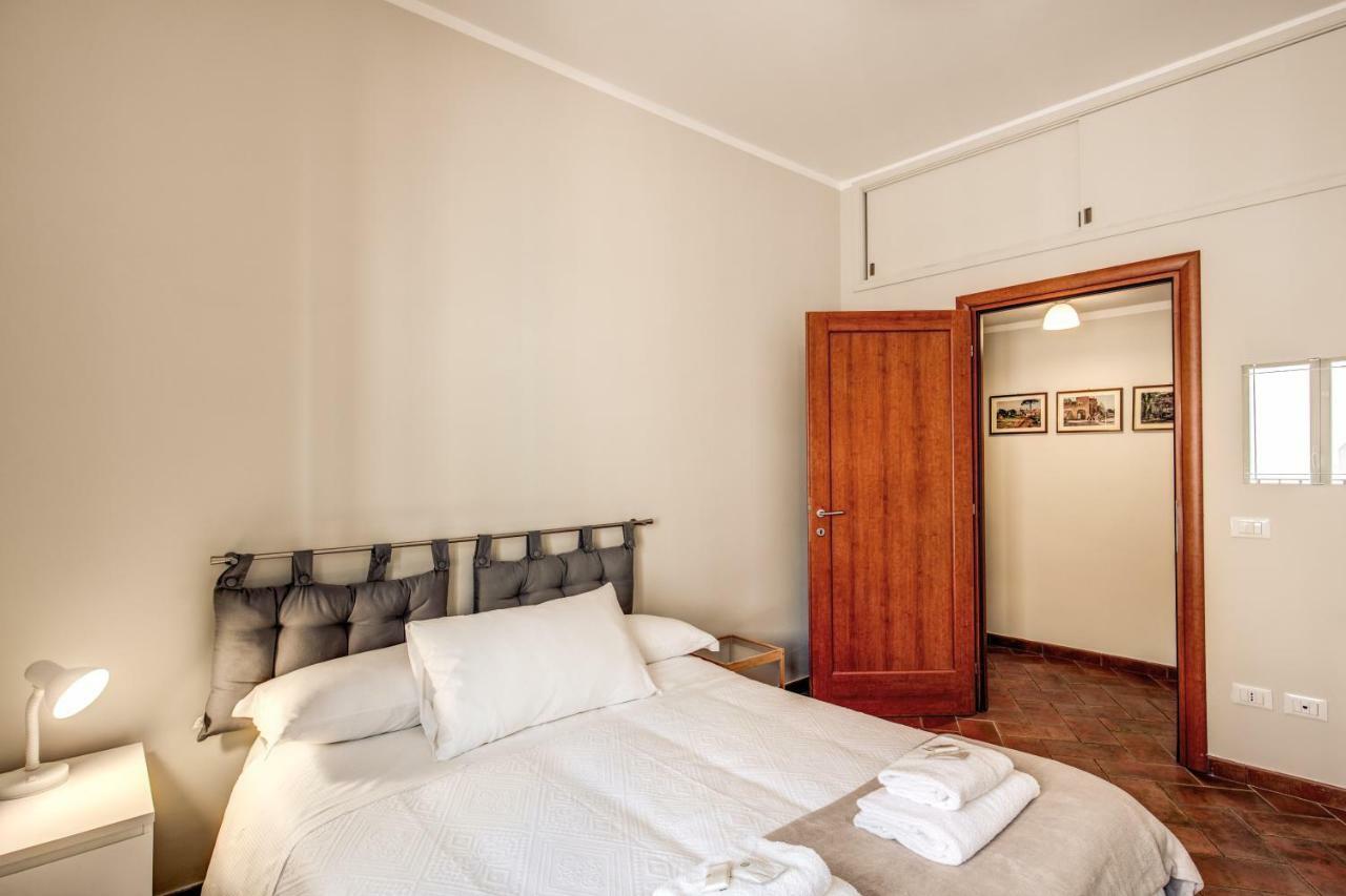 Apartment Appartamento Via Del Monte Della Farina Rom